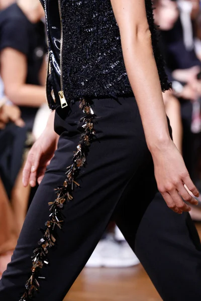 Look 32